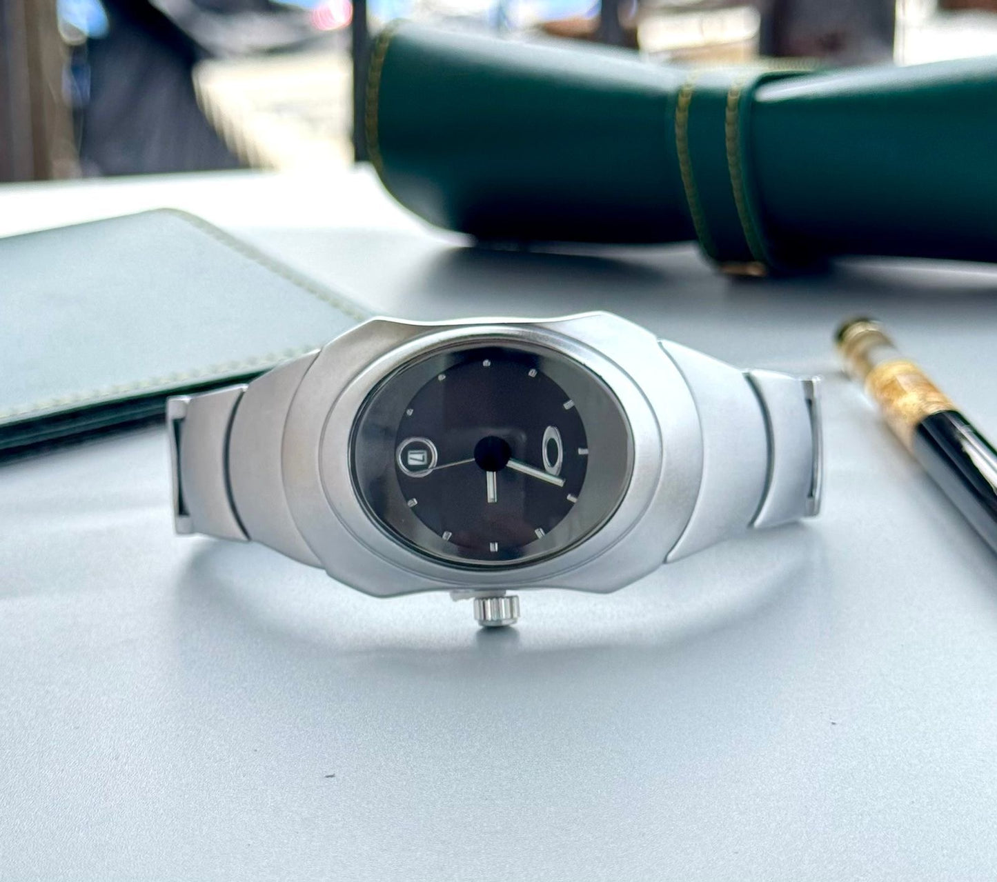 Oakley Analog